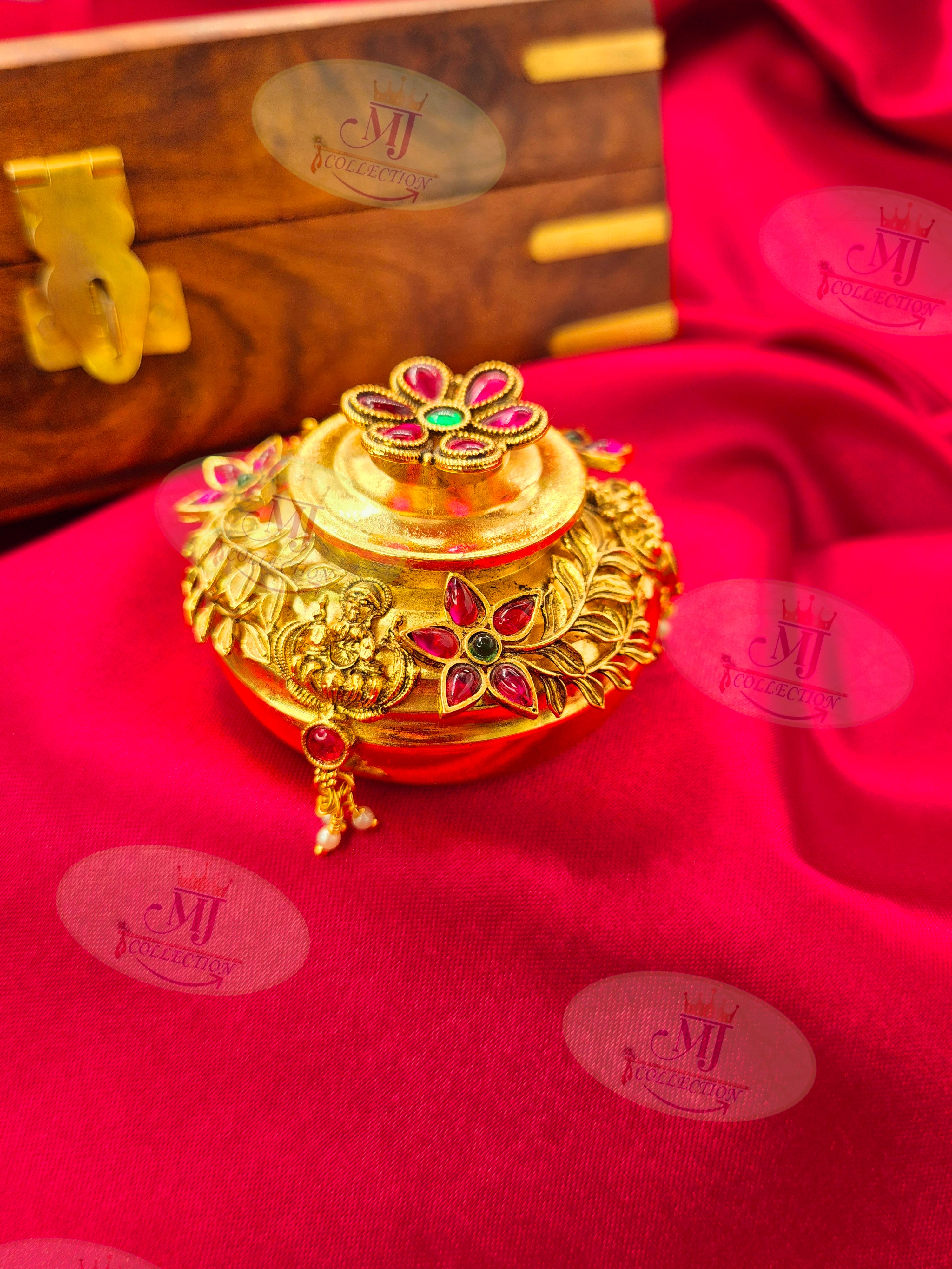 ROYAL ANTIQUE KARANDA