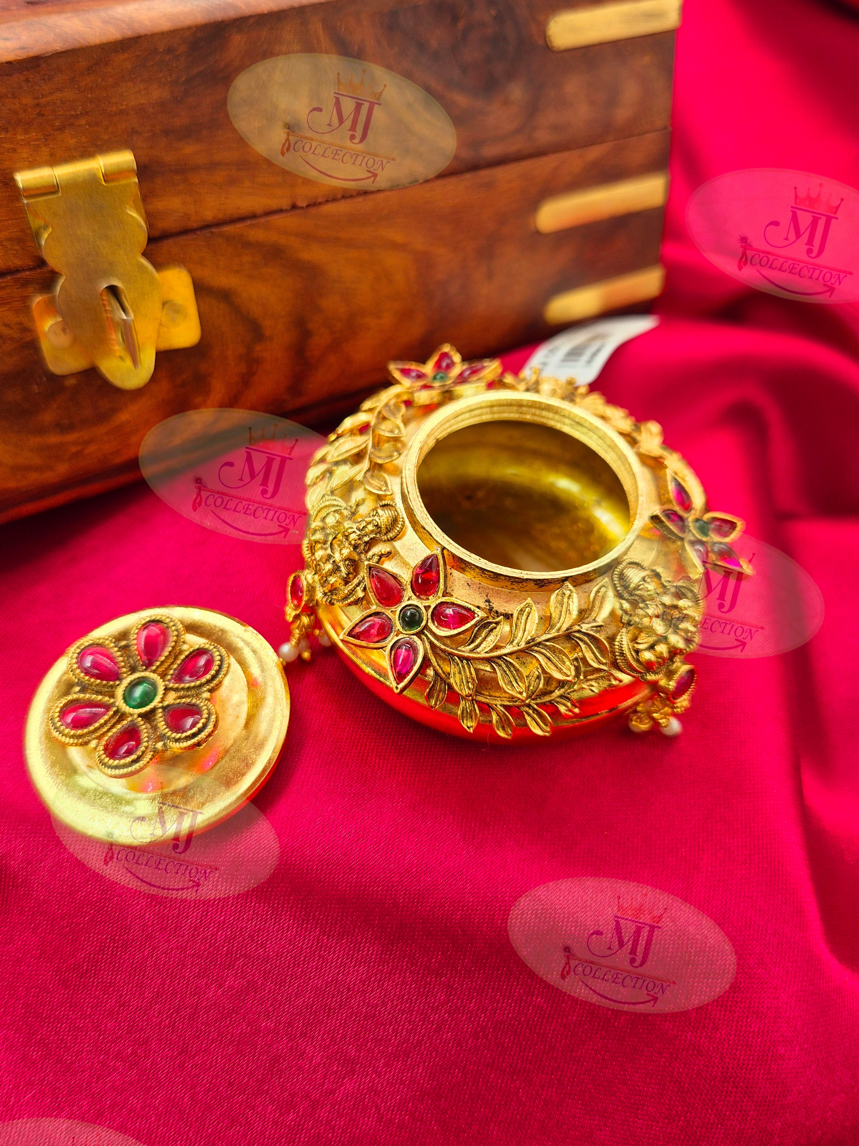 ROYAL ANTIQUE KARANDA
