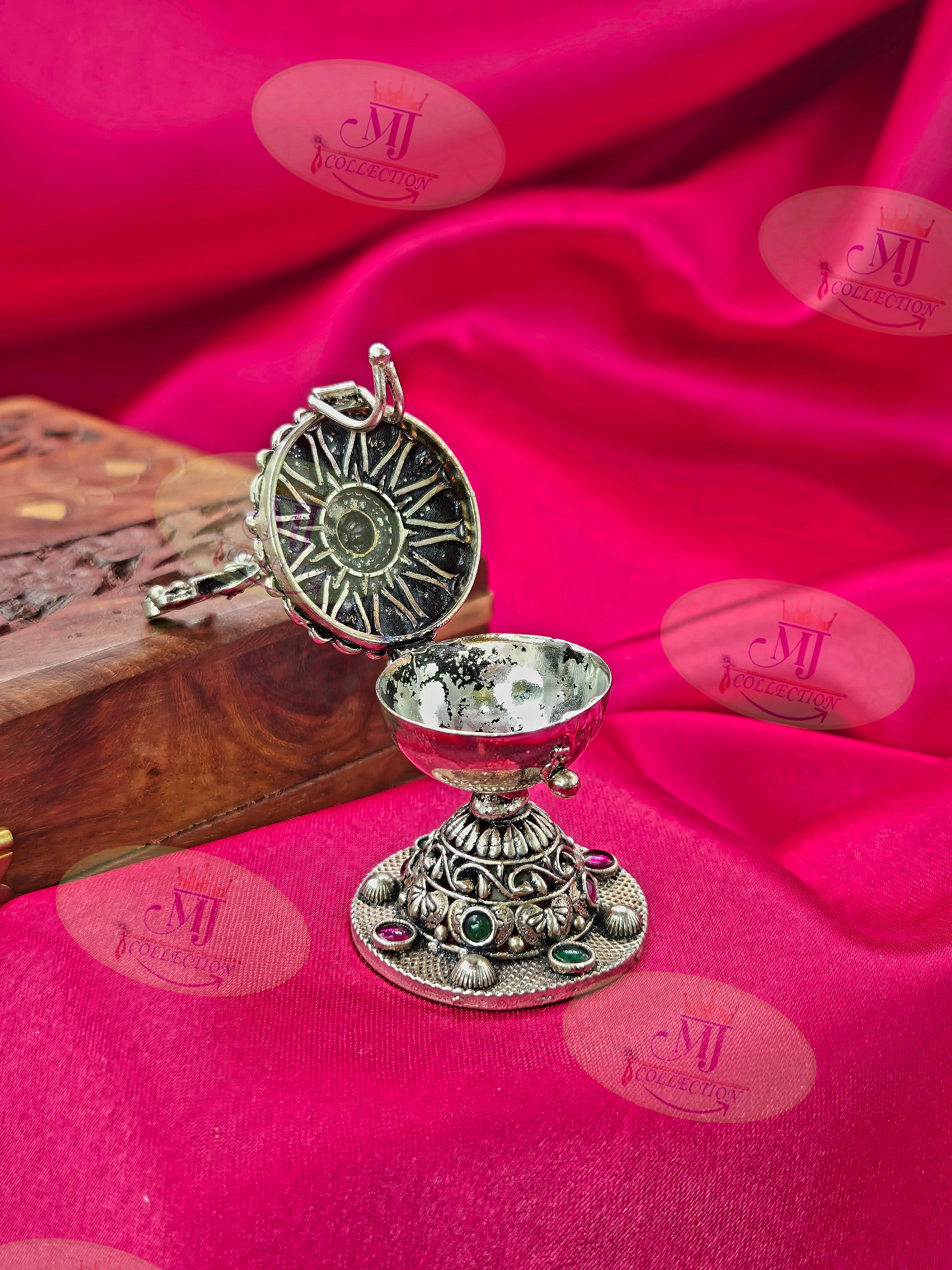 ANTIQUE FLORAL KARANDA