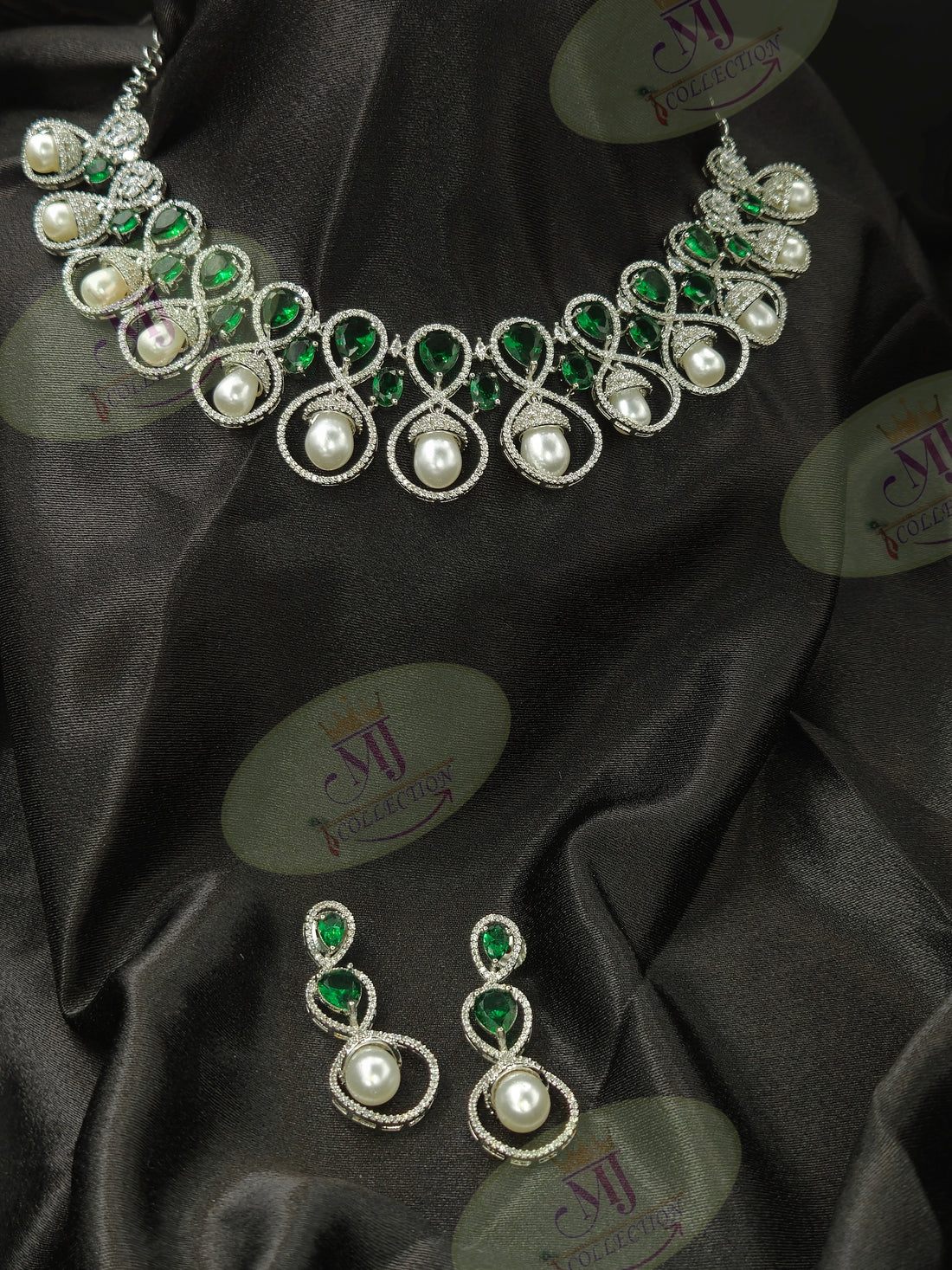 PEARL EMERALD DIAMOND NECKLACE
