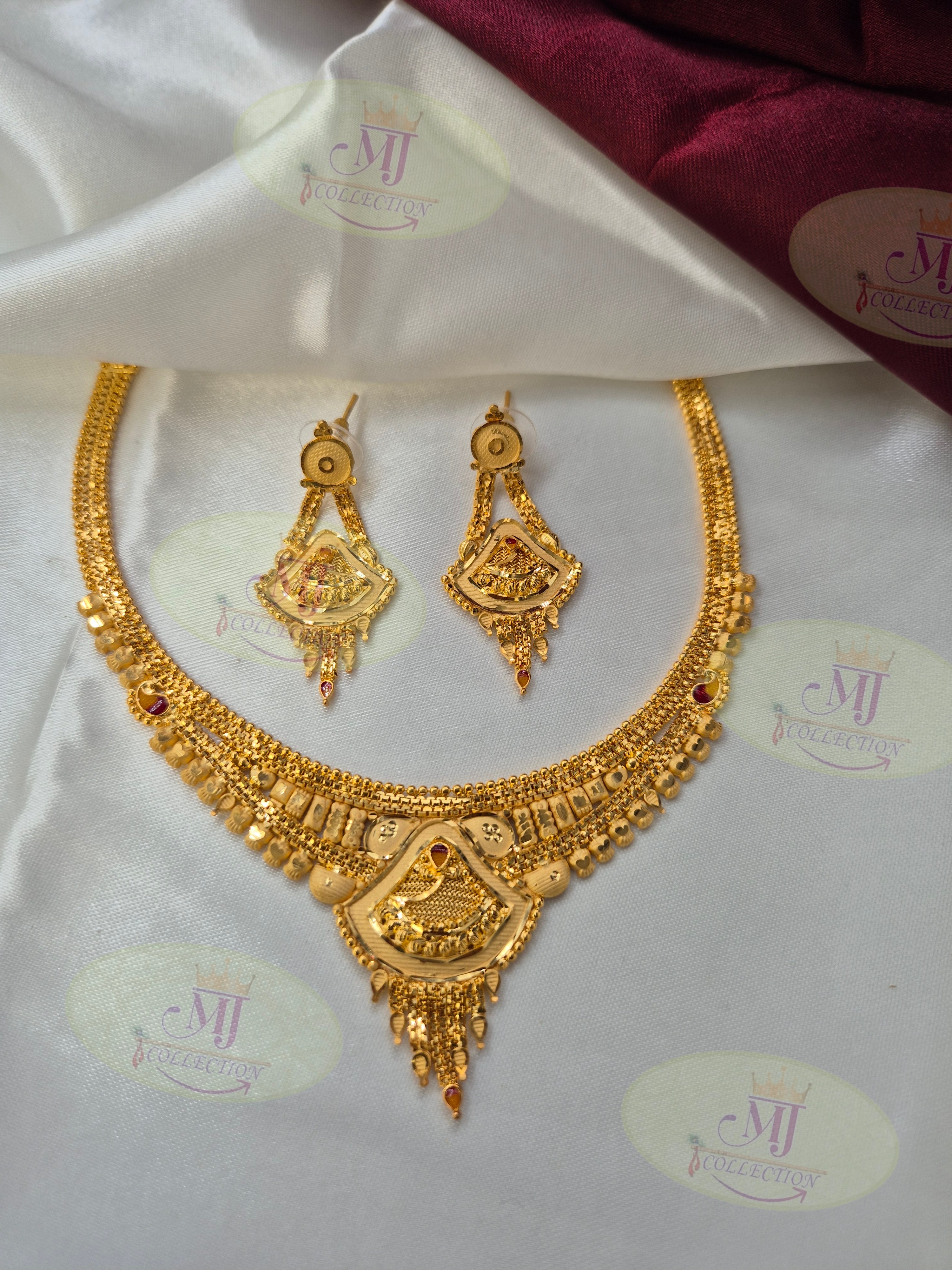 RUPERI NECKLACE