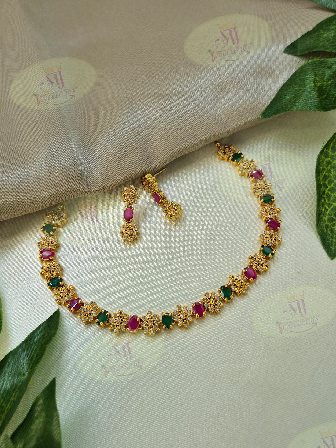DELICATE NECKLACE 1
