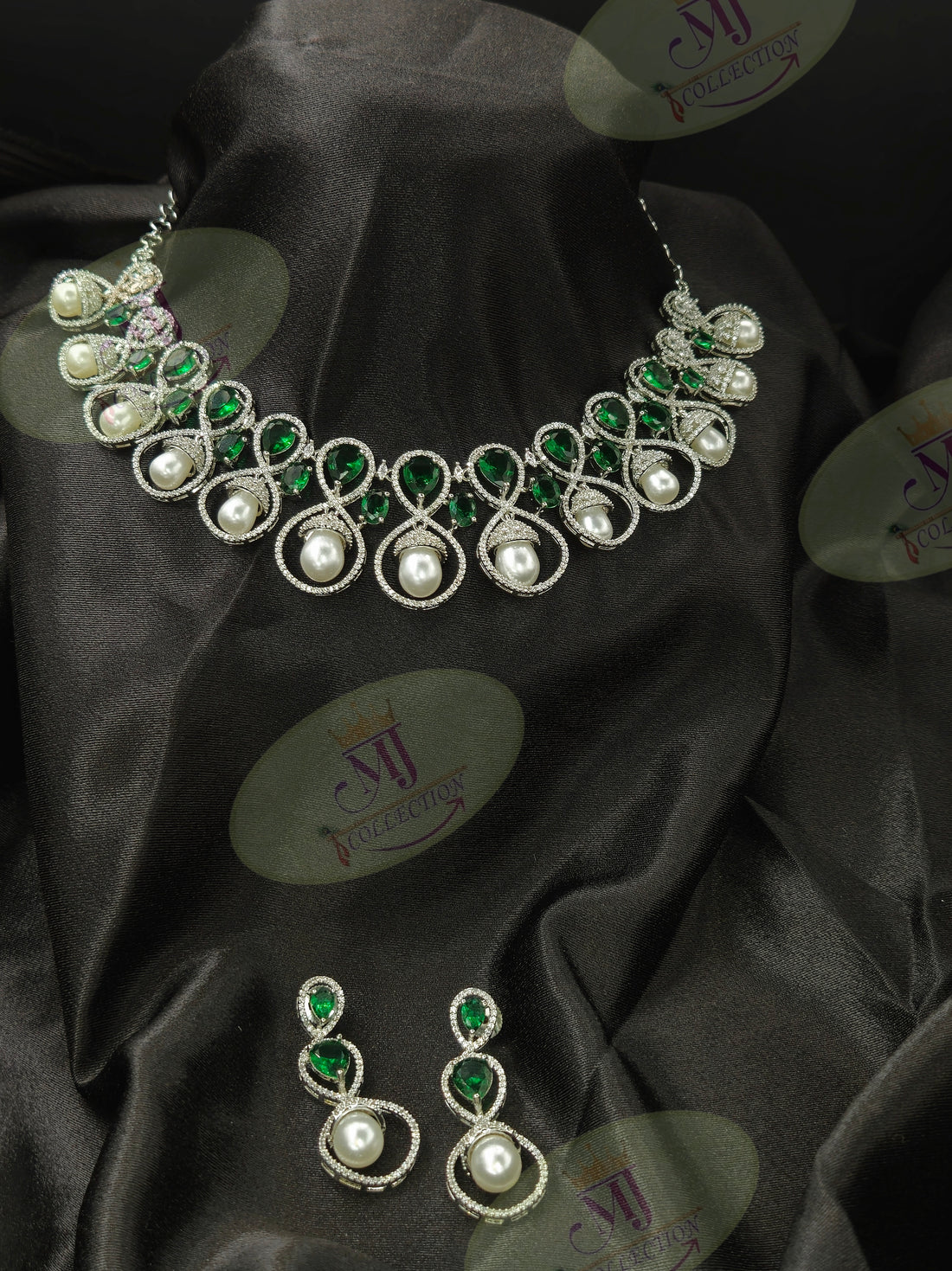 PEARL EMERALD DIAMOND NECKLACE