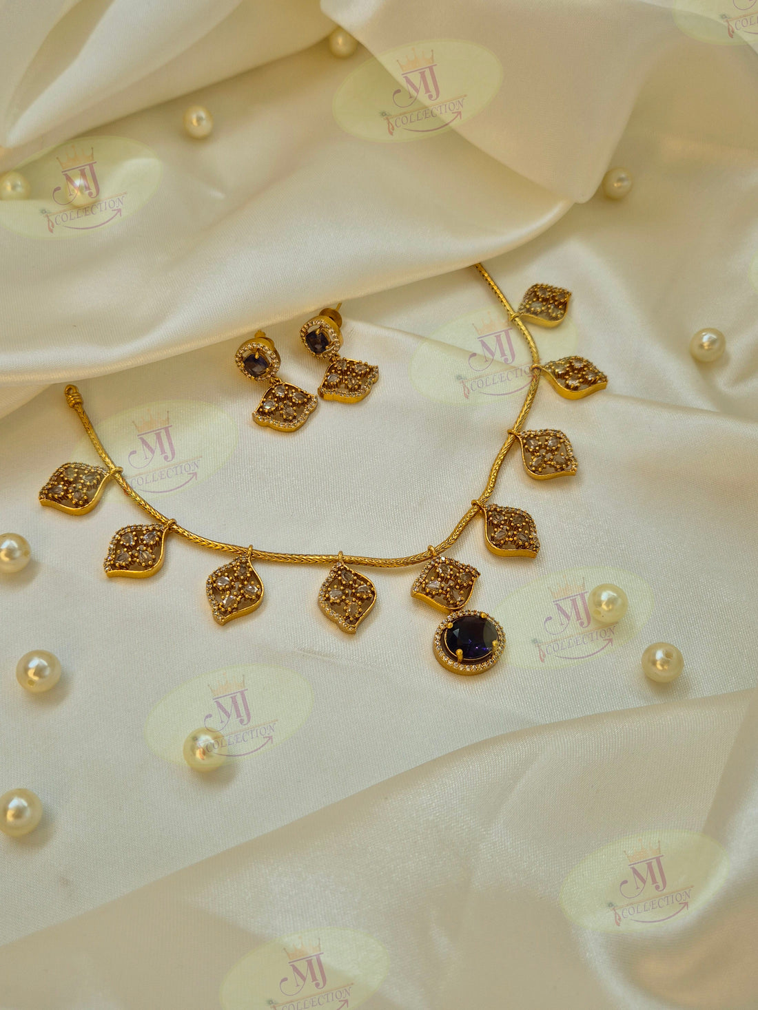 REEVA NECKLACE