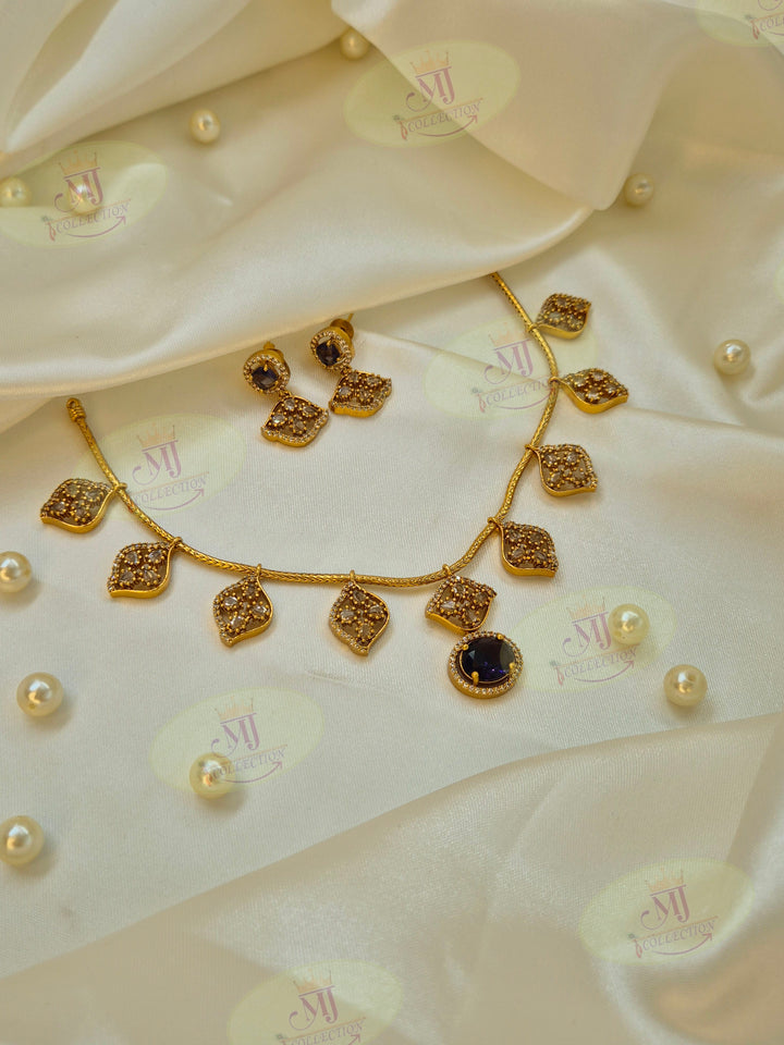 REEVA NECKLACE