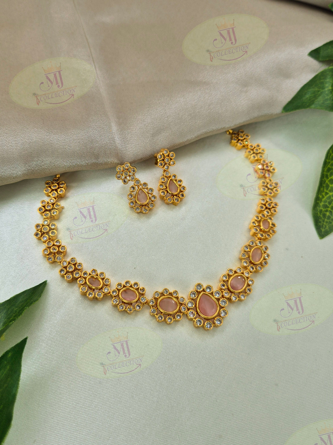 DISHA NECKLACE 3