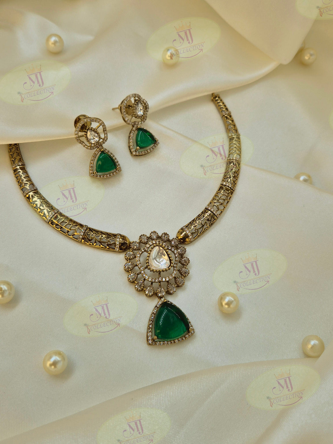 LUMIRA NECKLACE