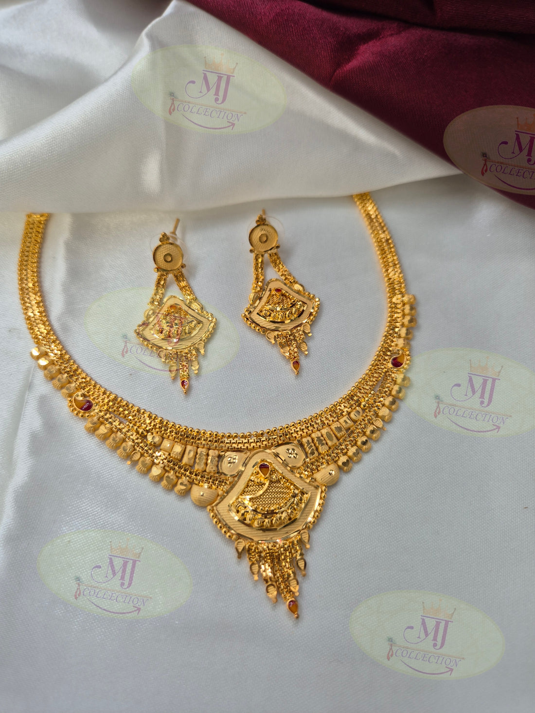 RUPERI NECKLACE