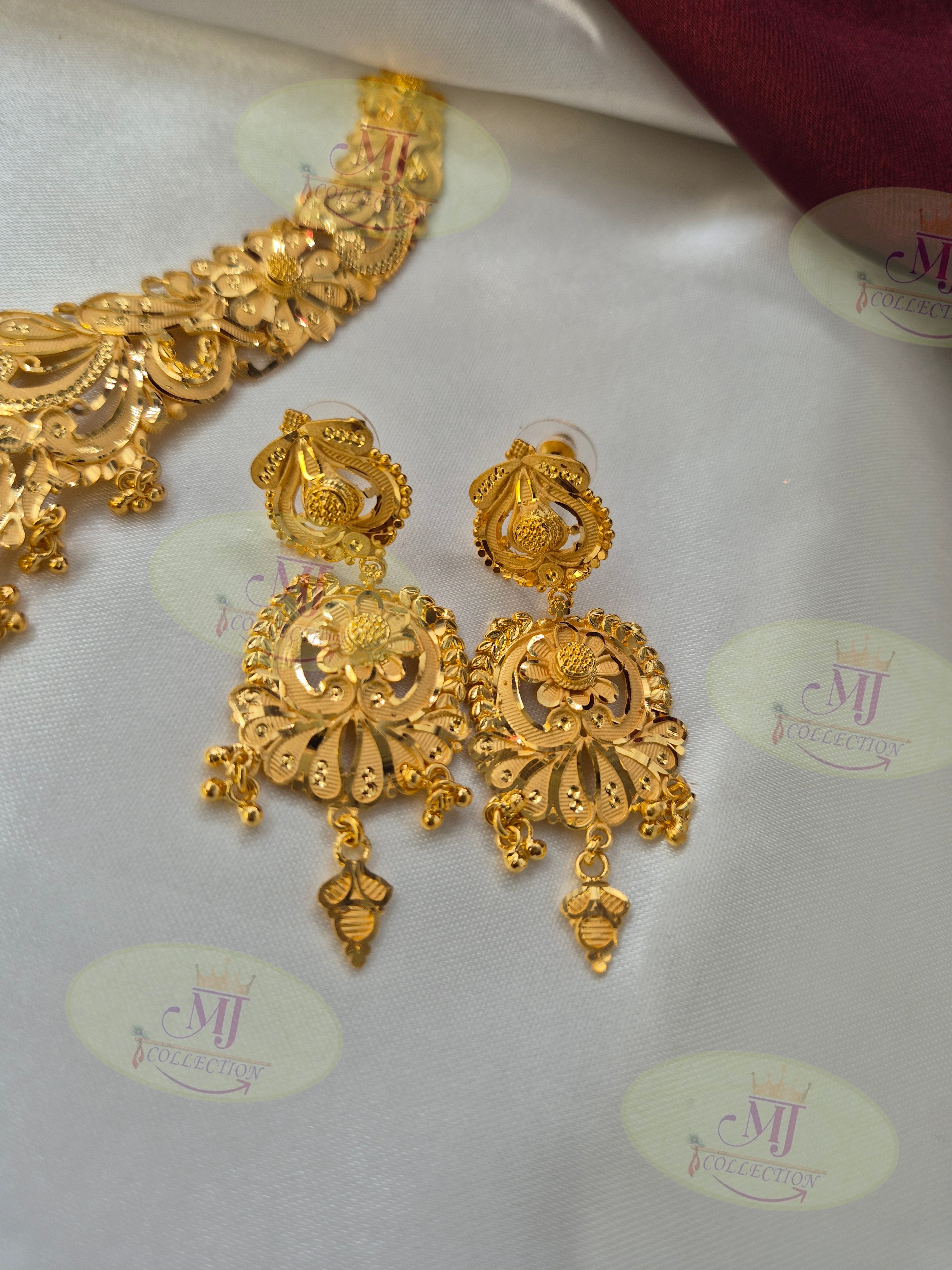 ARTWORK NECKLACE