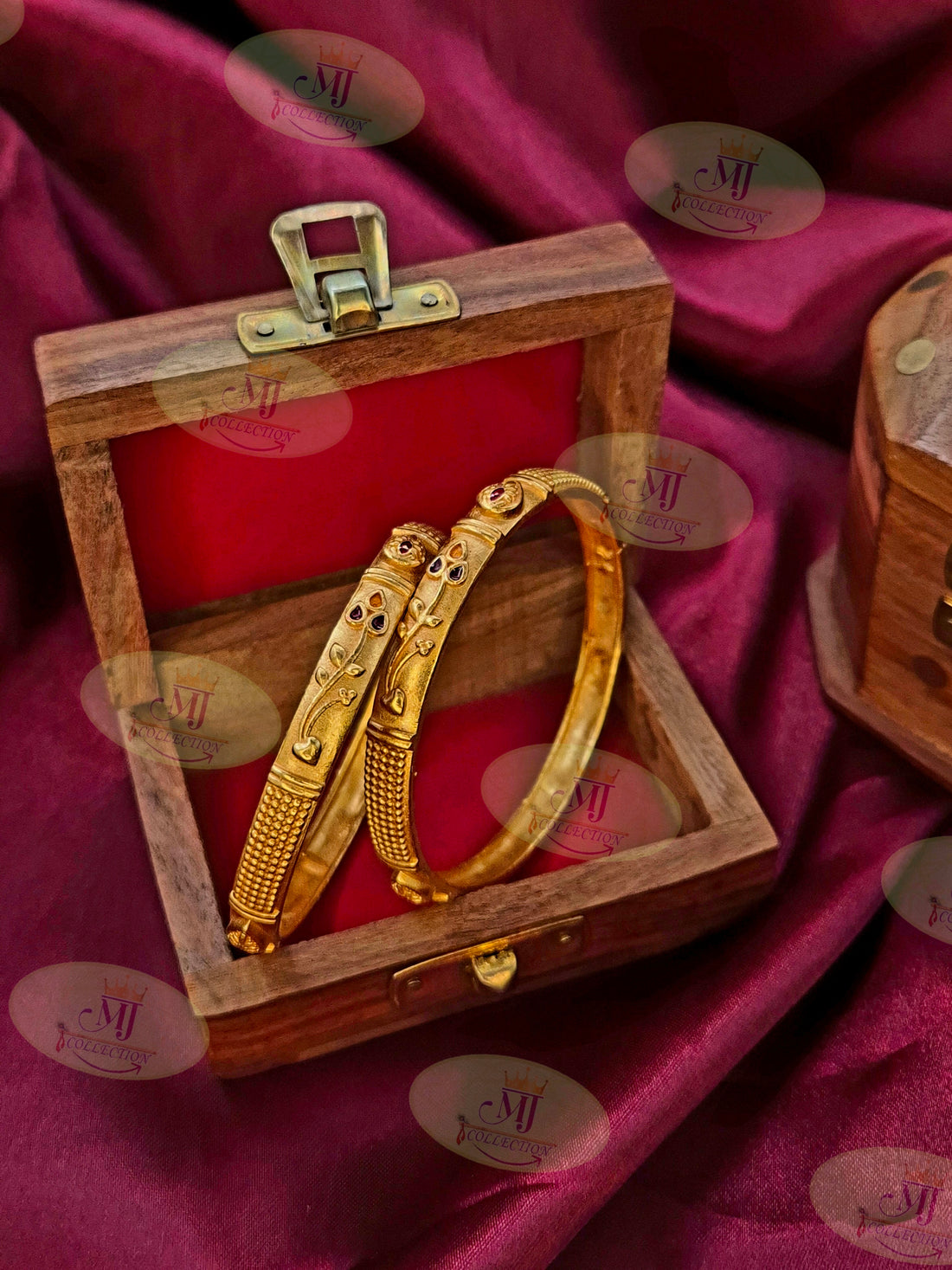 RAJSAAJ BANGLES
