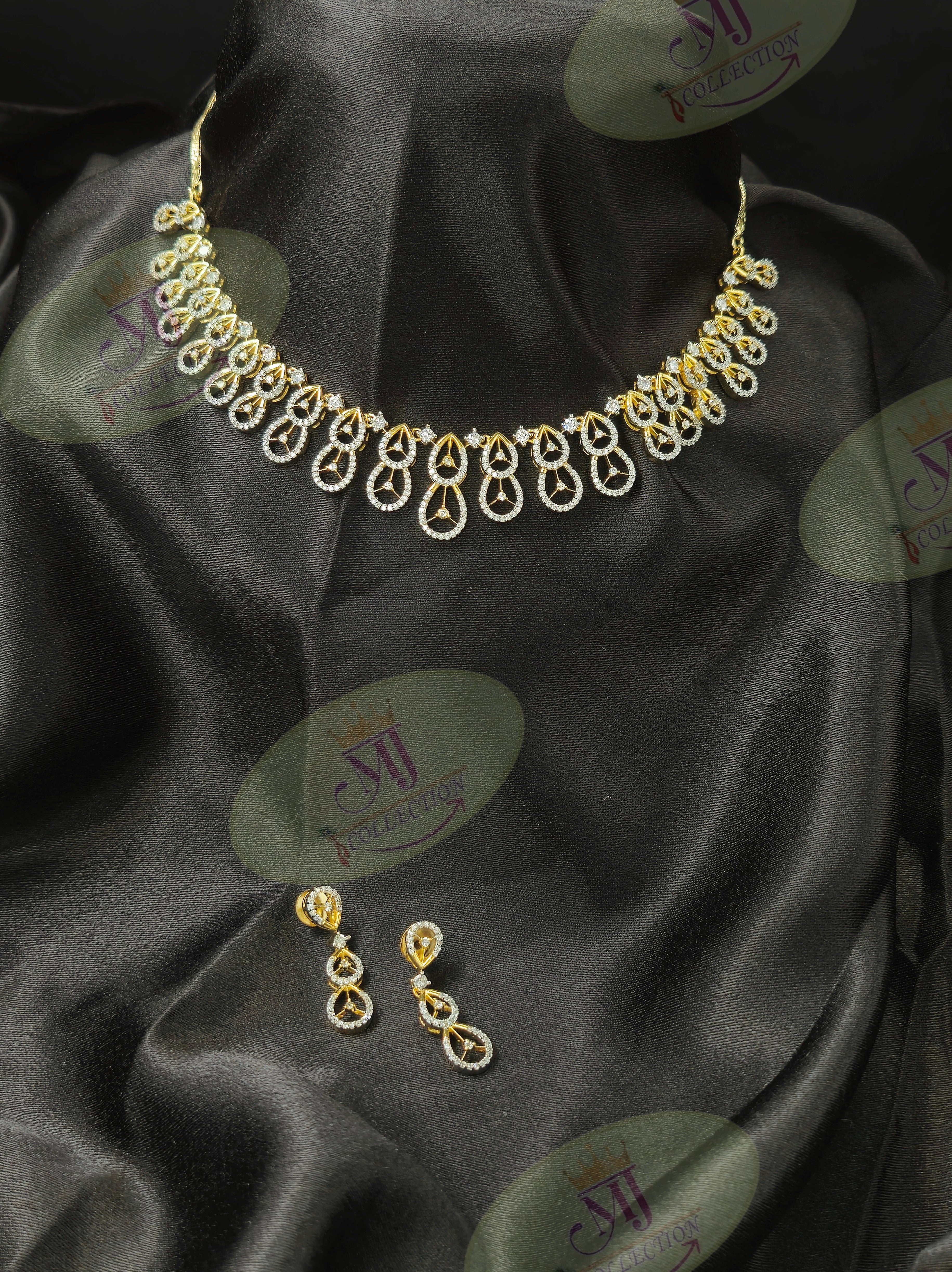 ELIRA DIAMOND NECKLACE