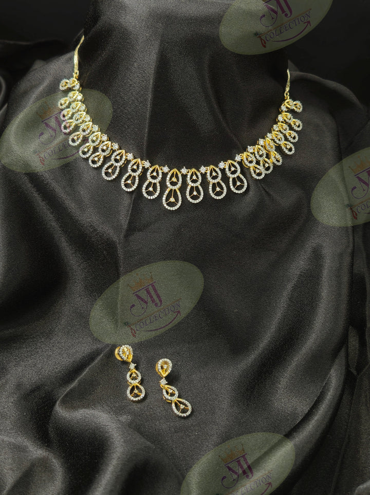 ELIRA DIAMOND NECKLACE