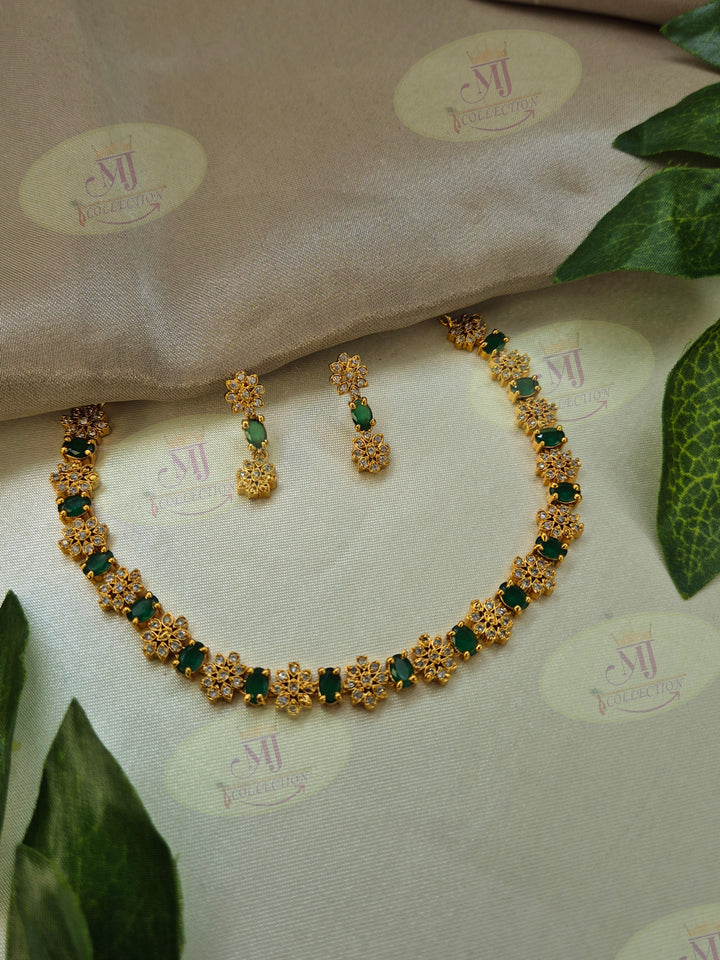 DELICATE NECKLACE 4