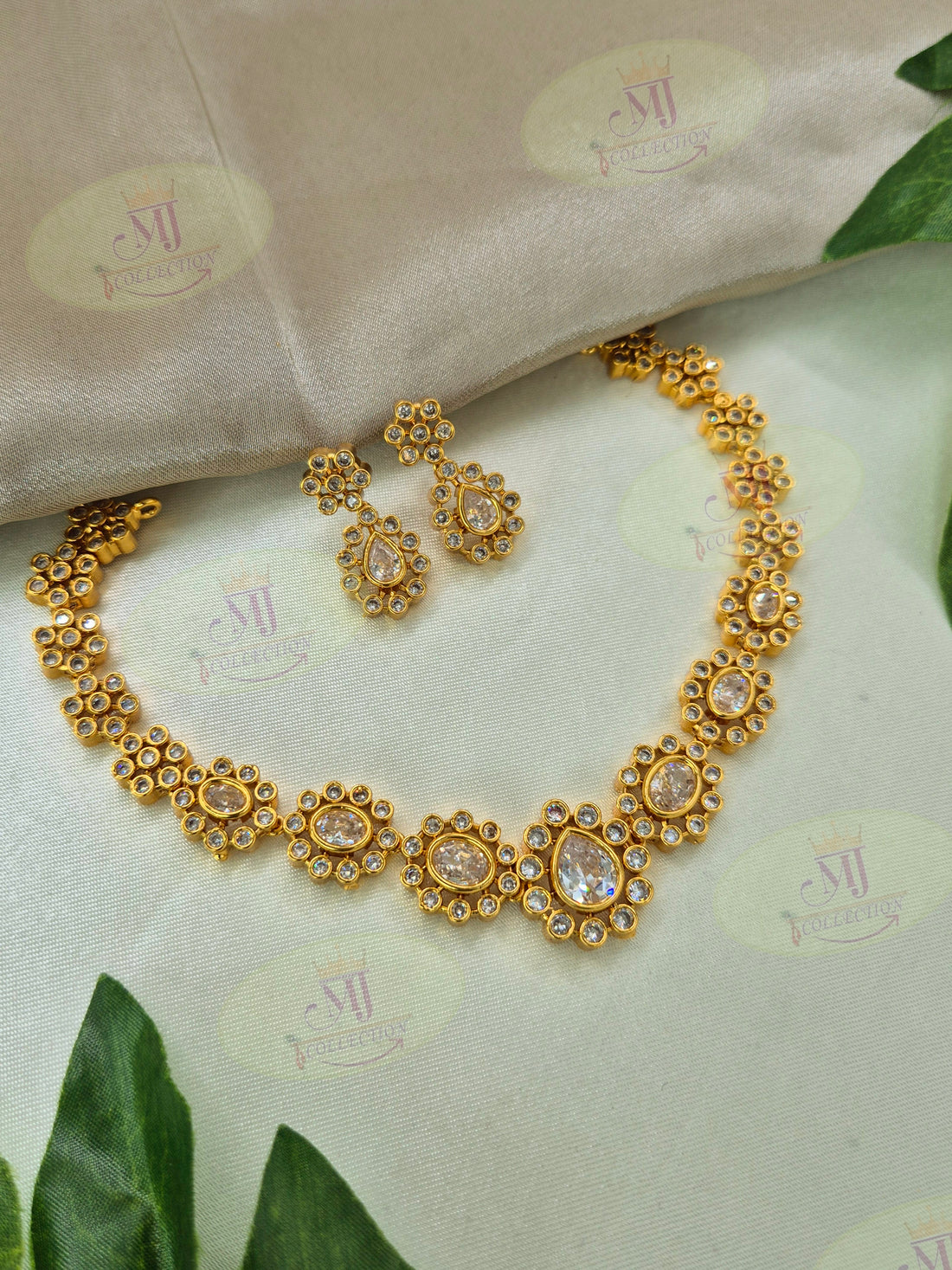 DISHA NECKLACE 2
