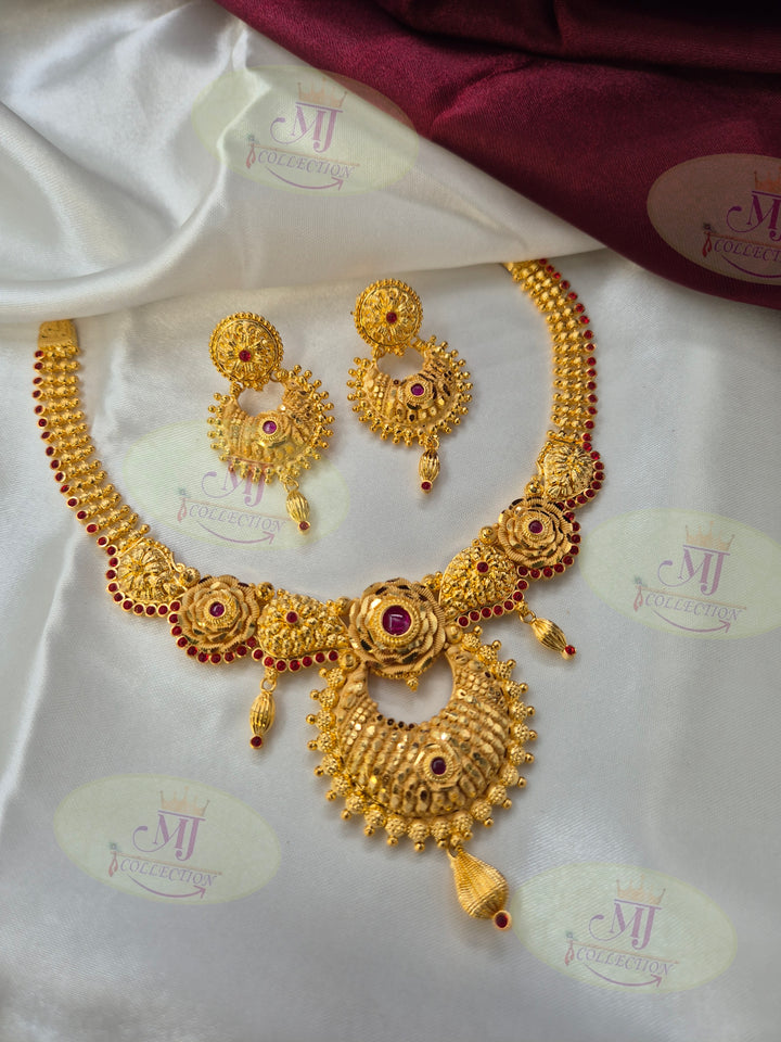 MANIK NECKLACE