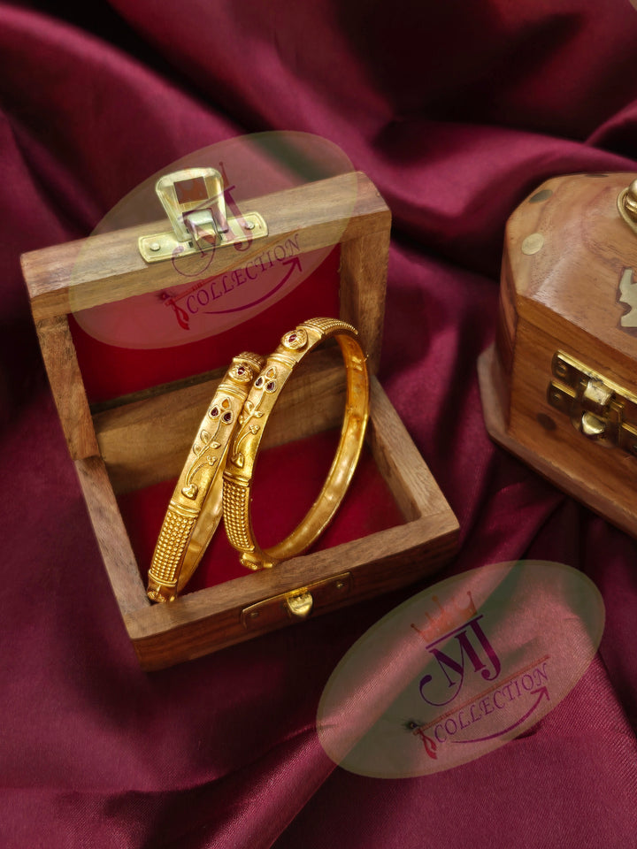 RAJSAAJ BANGLES