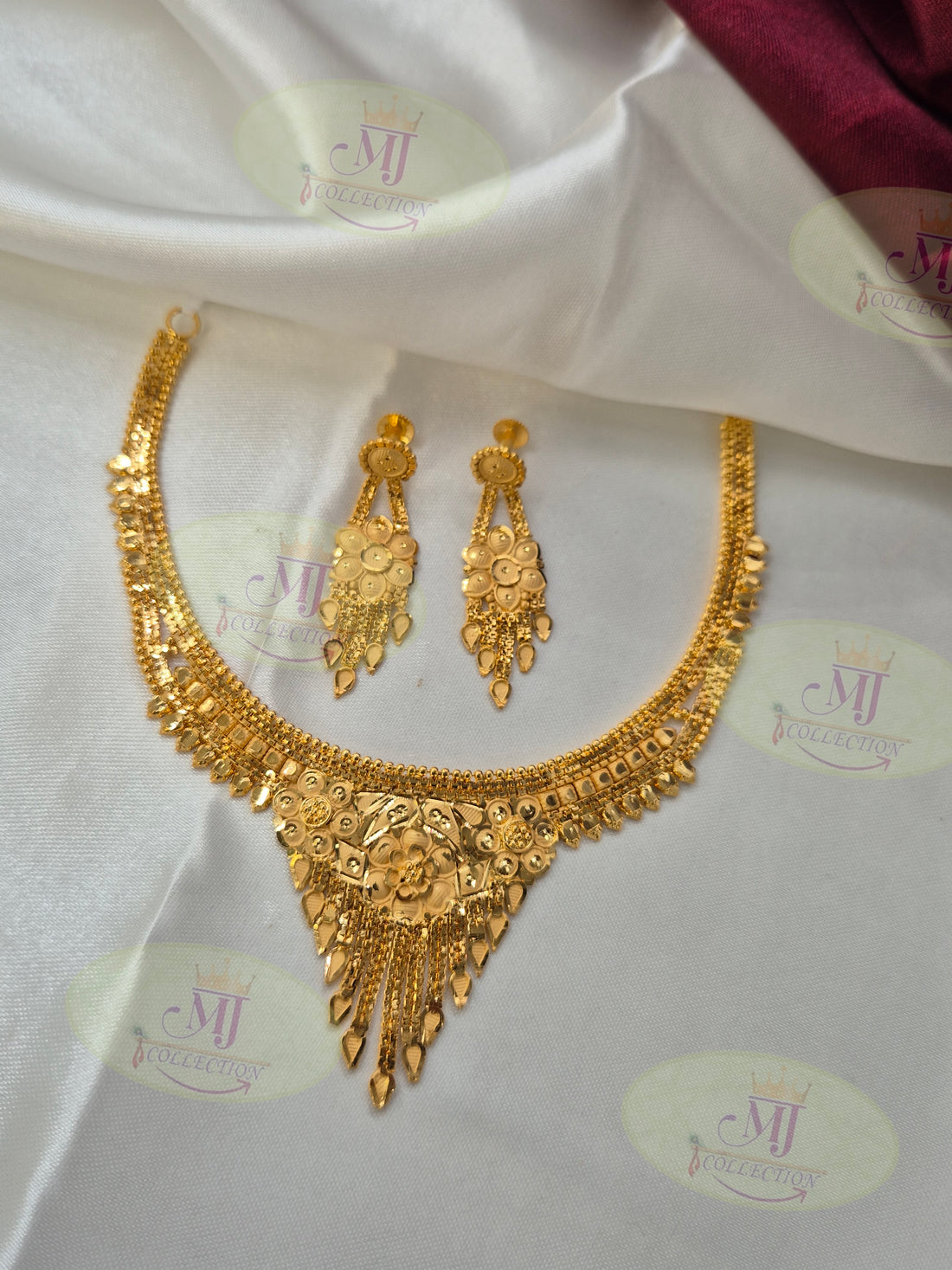 FLORA NECKLACE