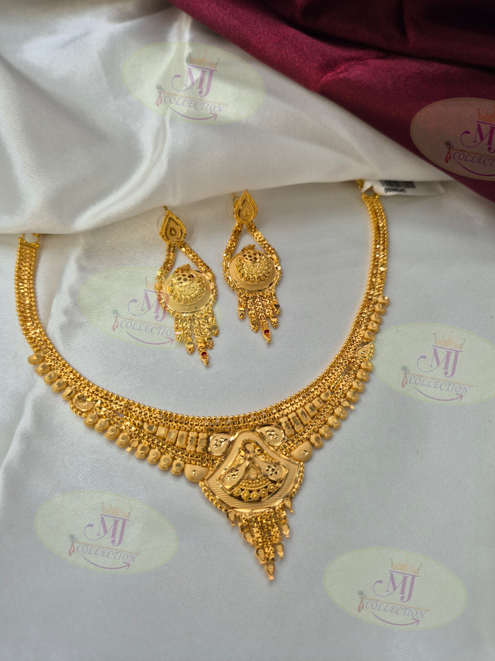 DELICATE NECKLACE
