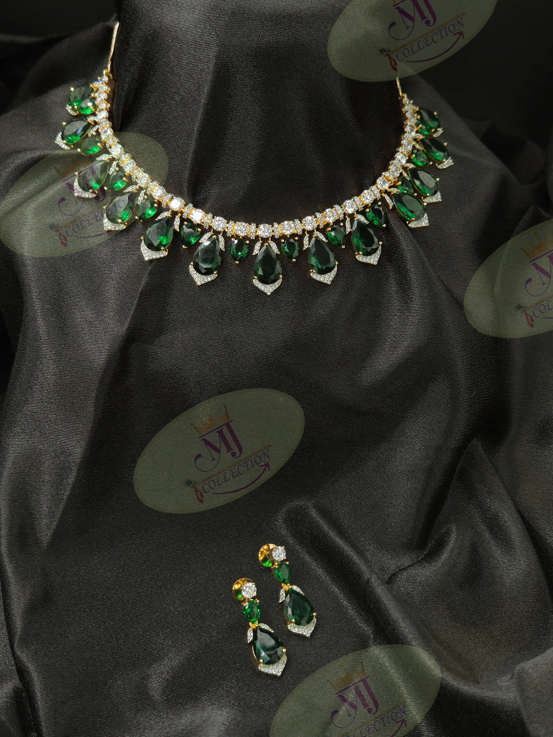 VIRA GREEN DIAMOND NECKLACE