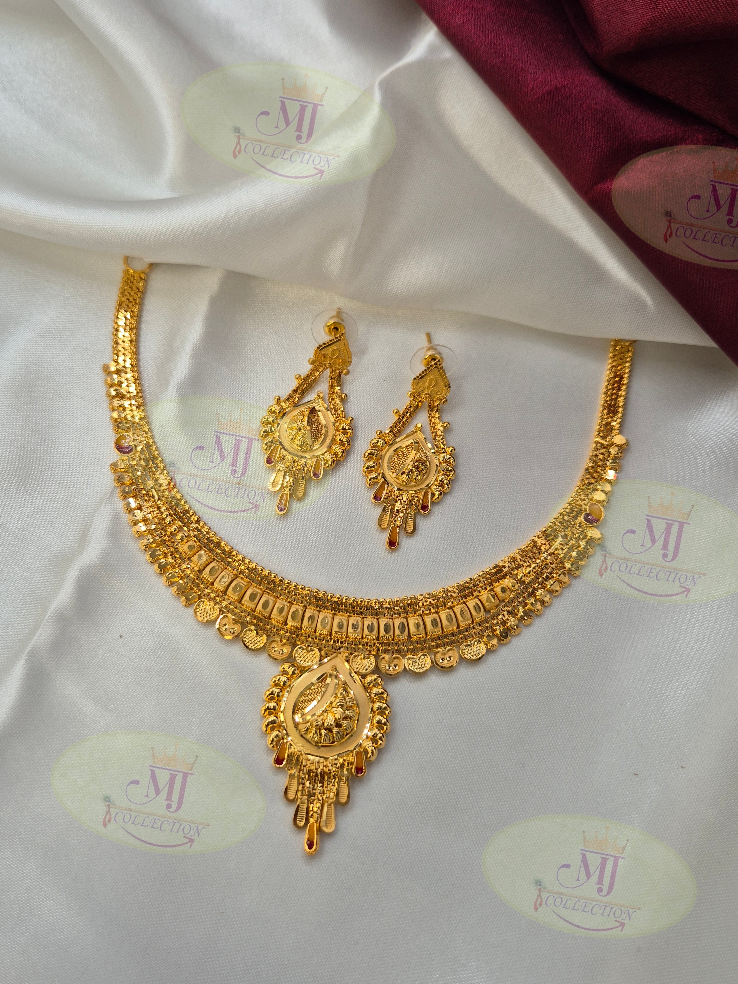 DROP NECKLACE