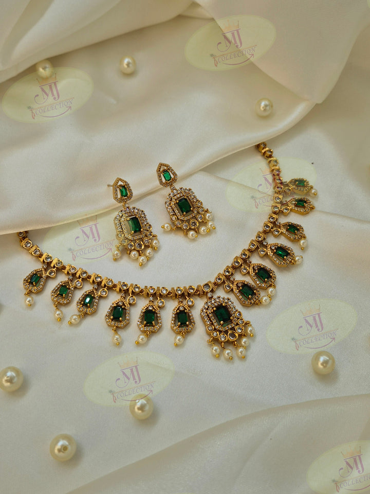 ANVI NECKLACE