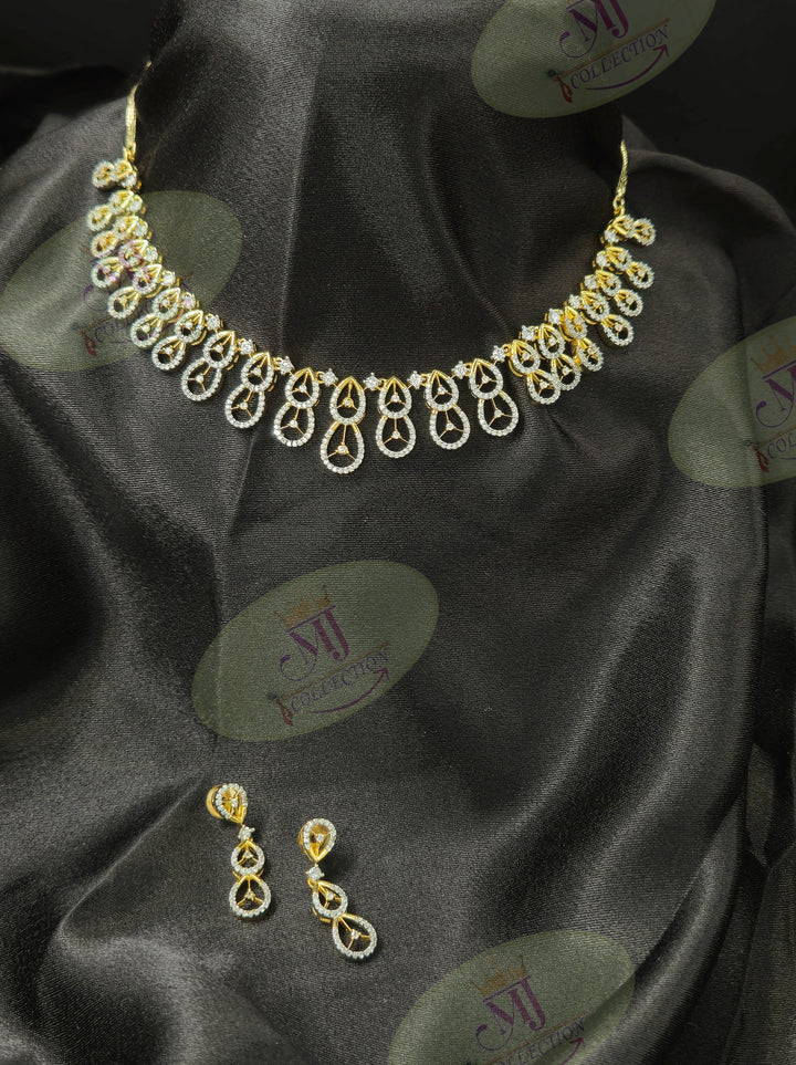 ELIRA DIAMOND NECKLACE