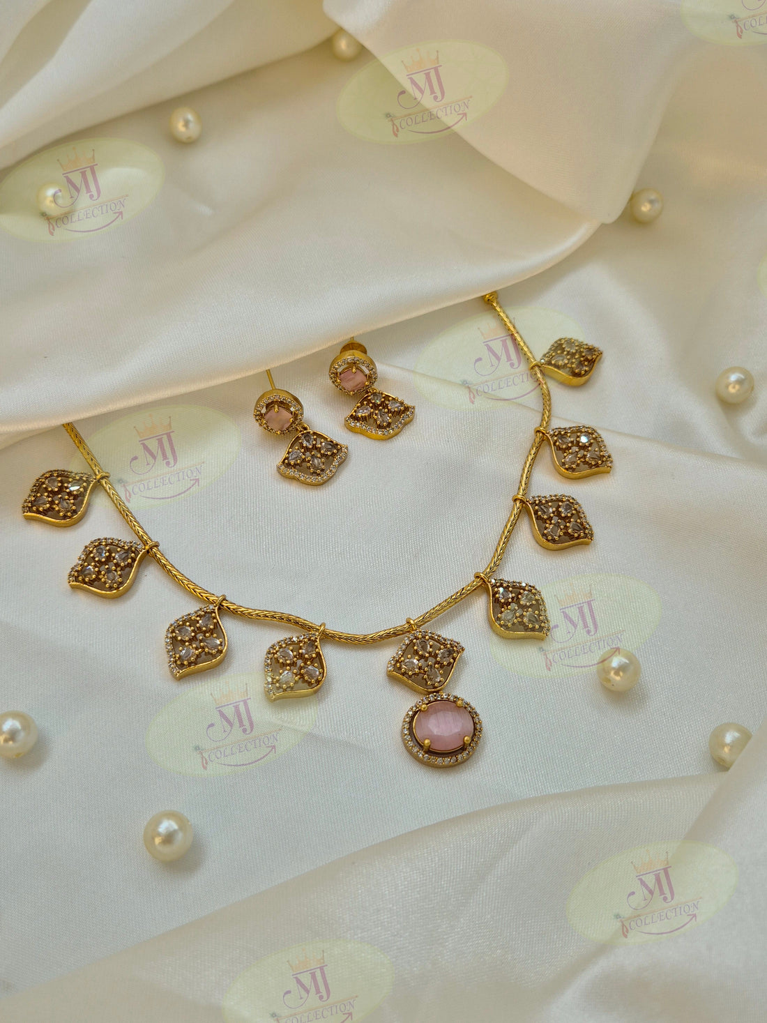 AANAYA NECKLACE