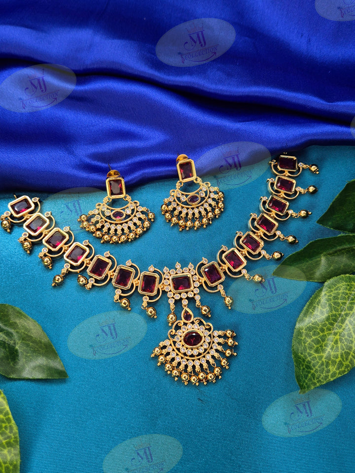 DIVISHA NECKLACE