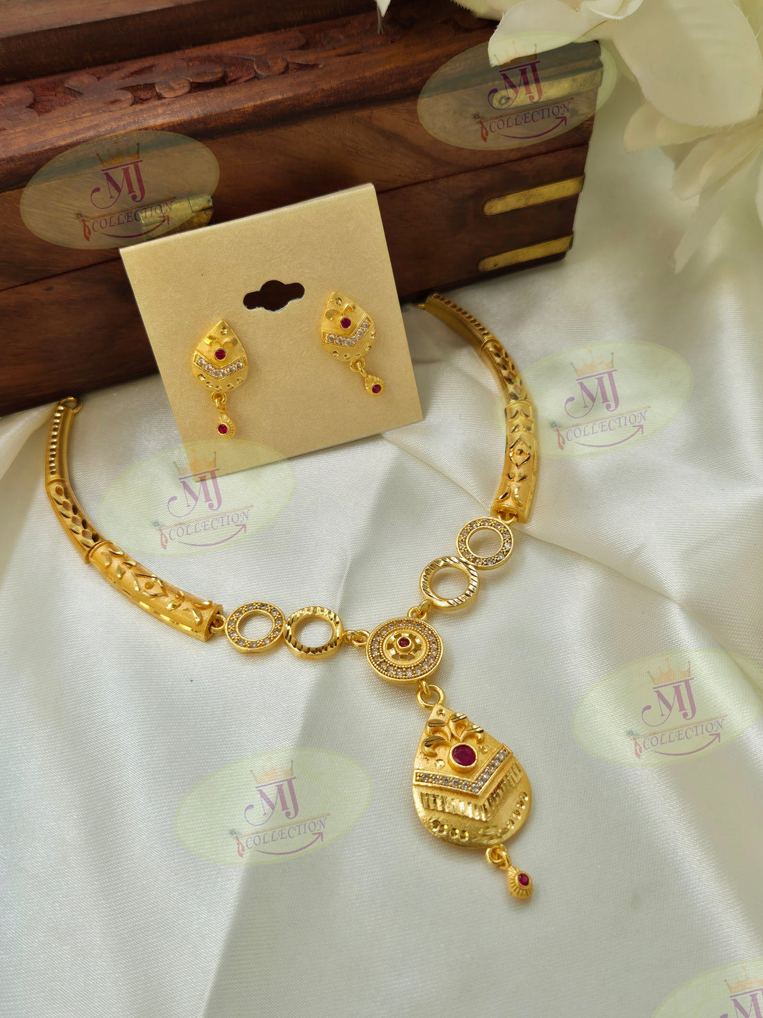 Devika Necklace 2