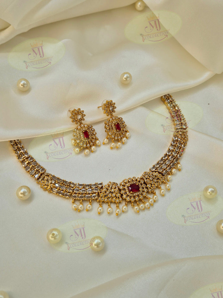 SUVI NECKLACE