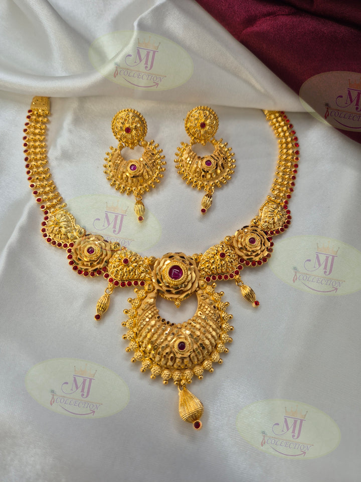 MANIK NECKLACE