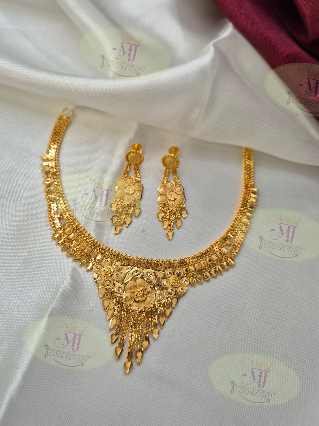 FLORA NECKLACE