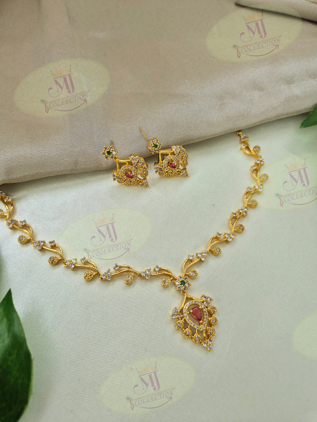 PRANISHA NECKLACE 2