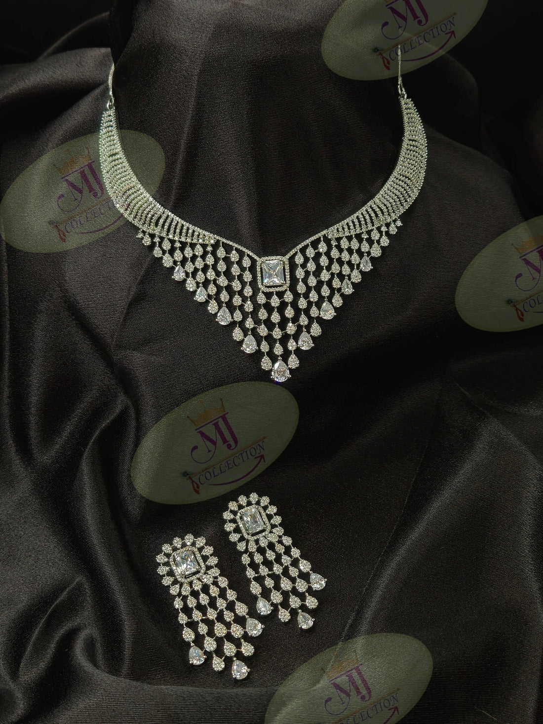 ELARA DIAMOND SET