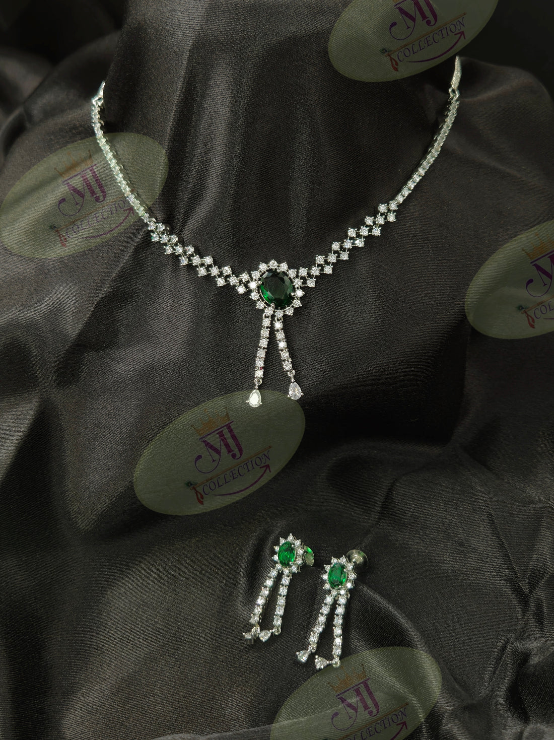 DELICATE DIAMOND NECKLACE
