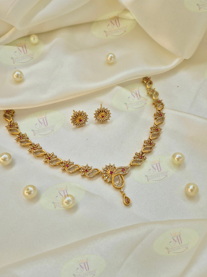 NYRA NECKLACE