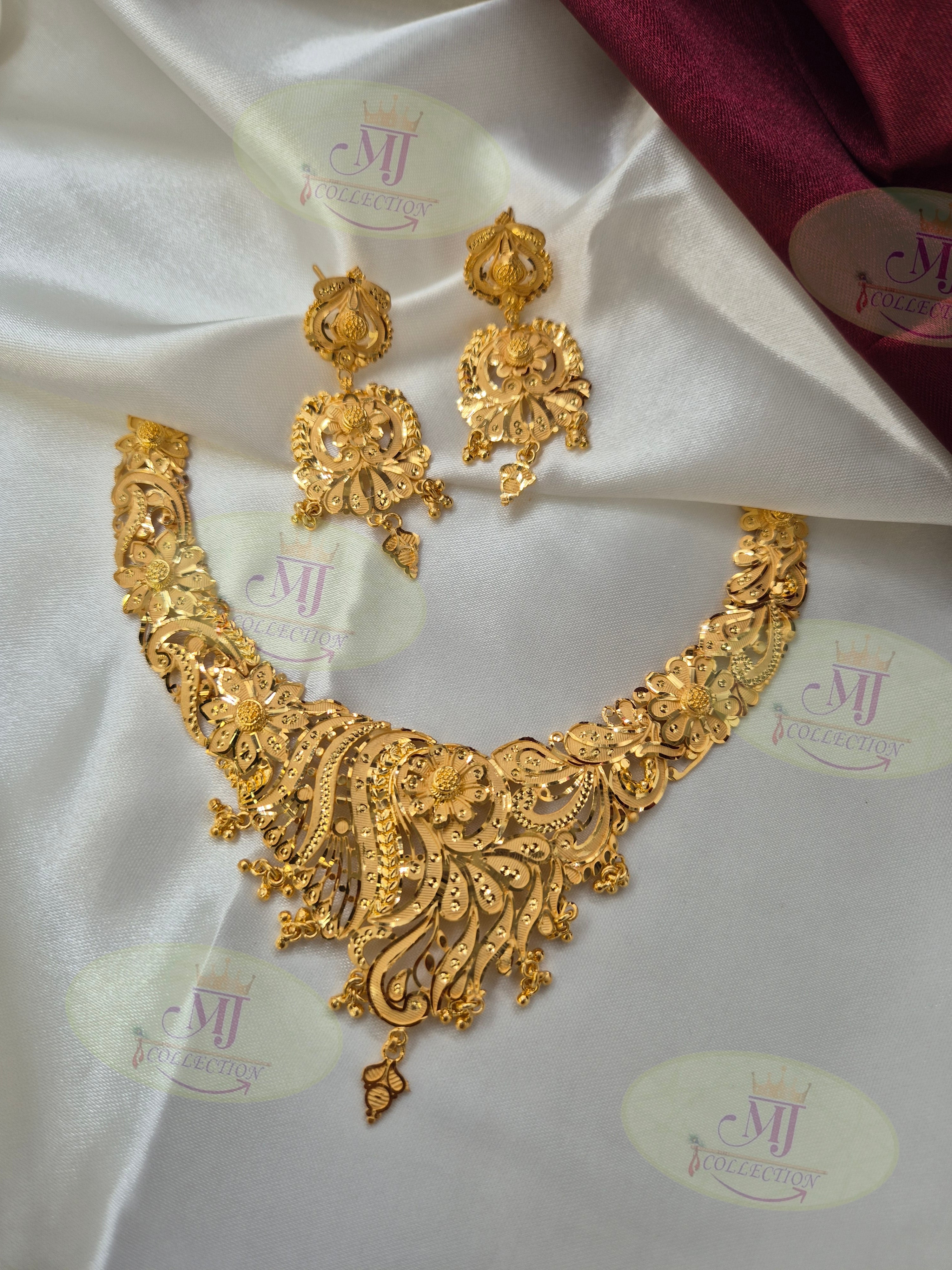 ARTWORK NECKLACE