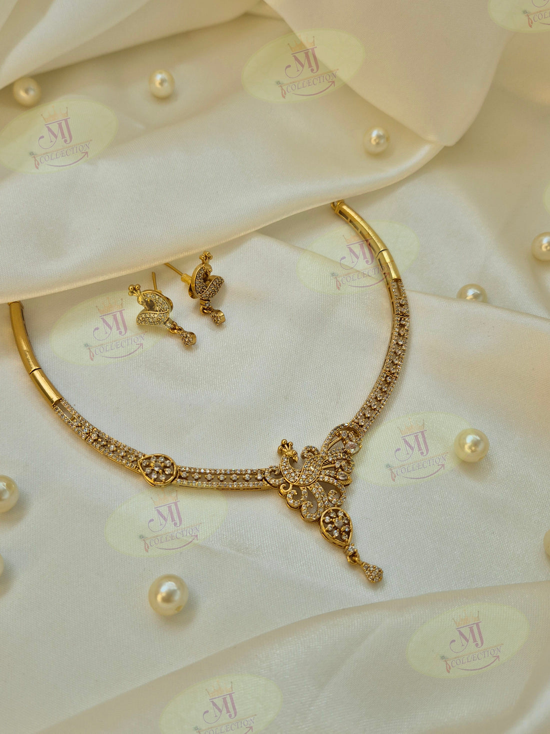 ESHI NECKLACE