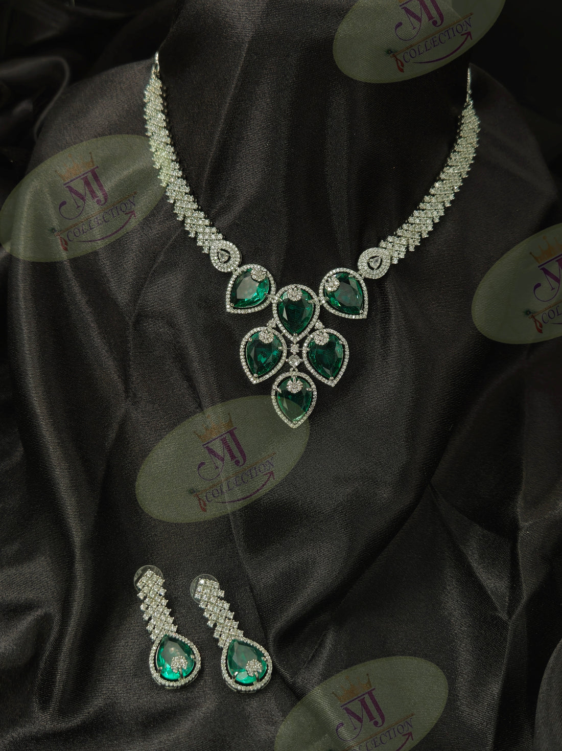 MINT DIAMOND NECKLACE
