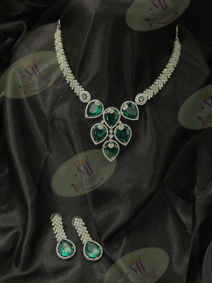 MINT DIAMOND NECKLACE