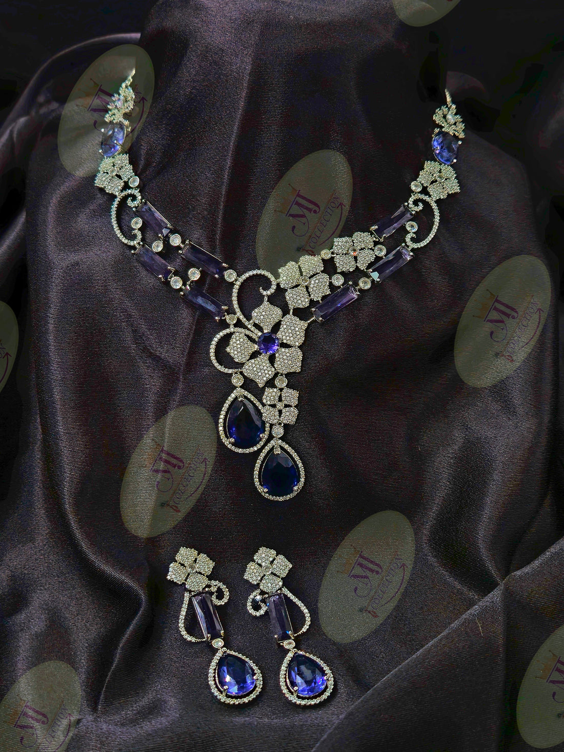 DIVA NECKLACE