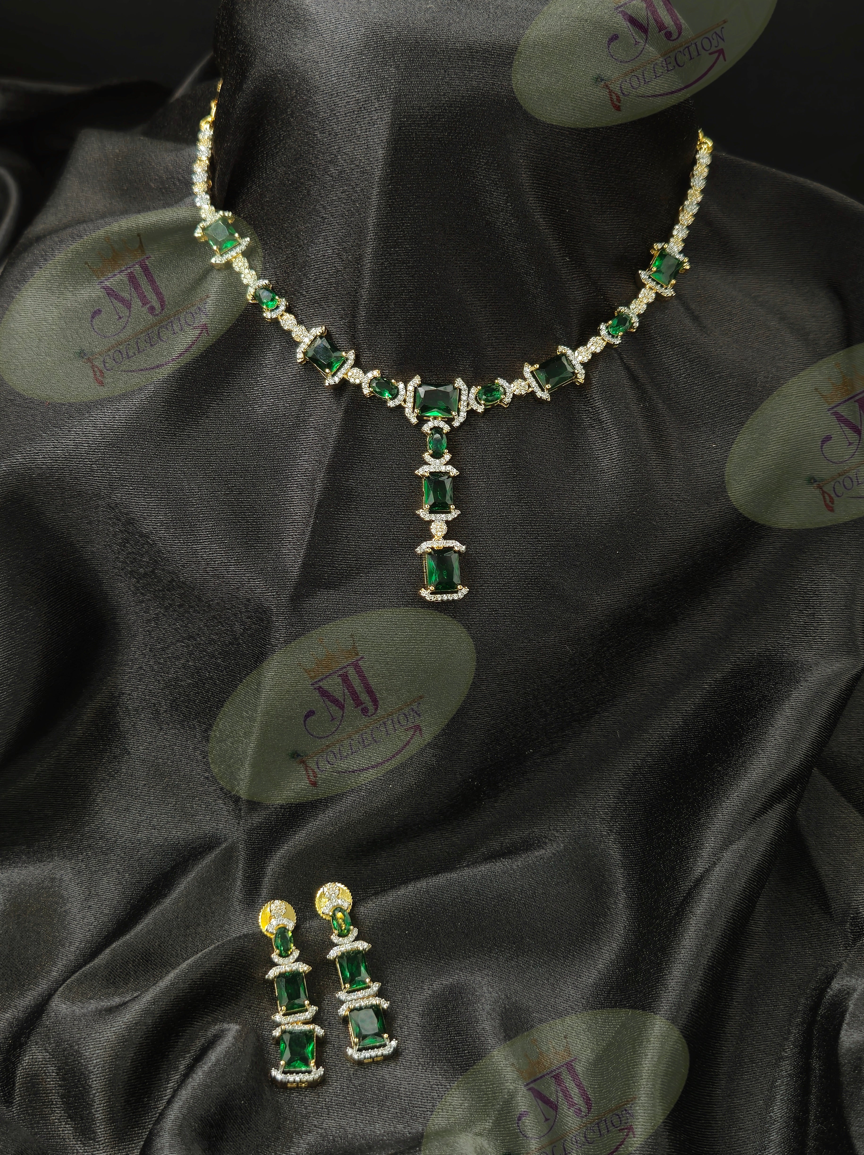 SAAVI GREEN DIAMOND NECKLACE