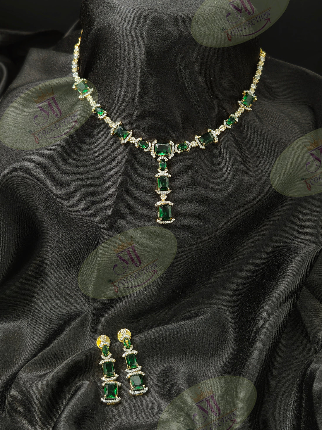 SAAVI GREEN DIAMOND NECKLACE