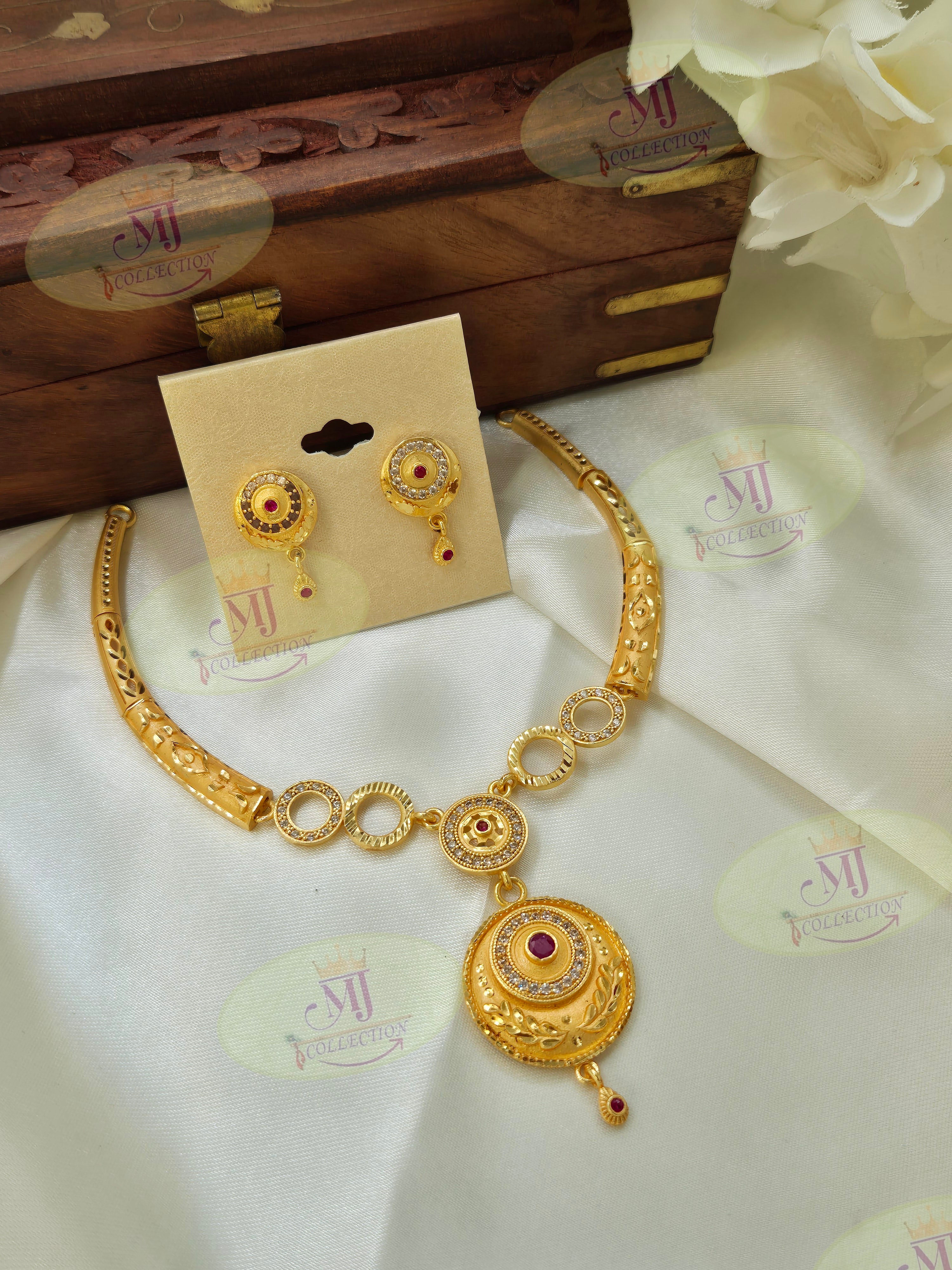 Devika Necklace 3