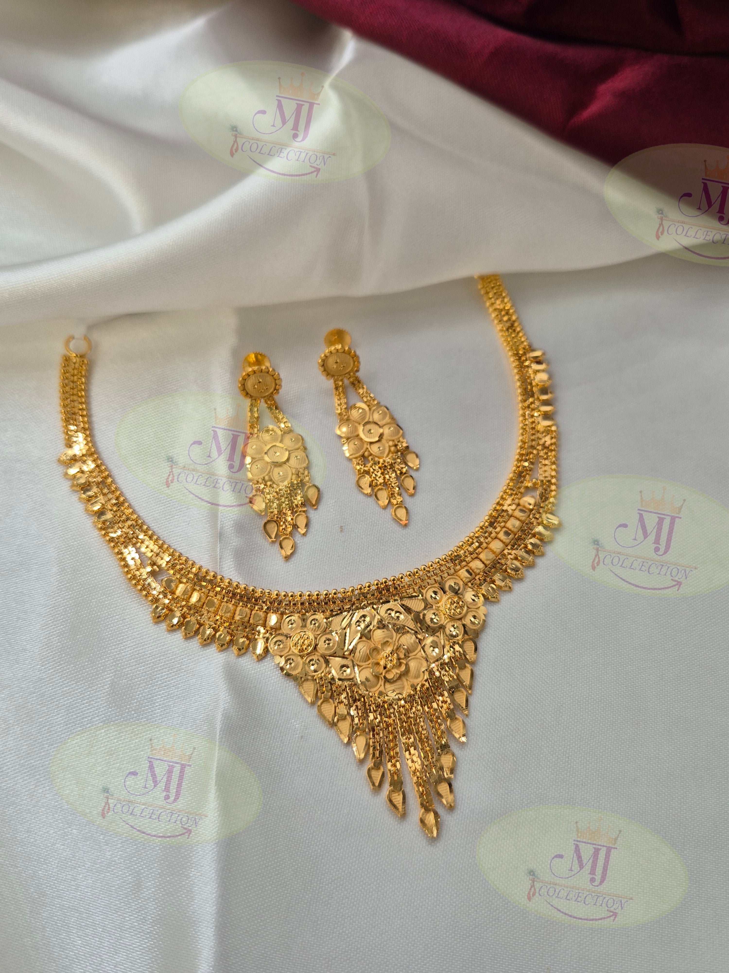 FLORA NECKLACE