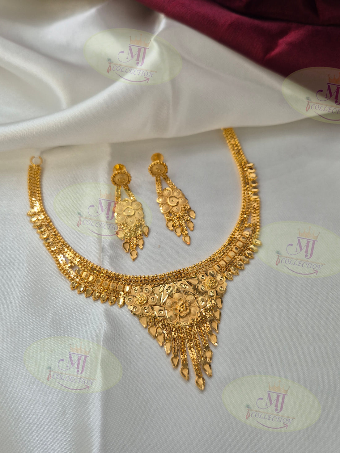 FLORA NECKLACE