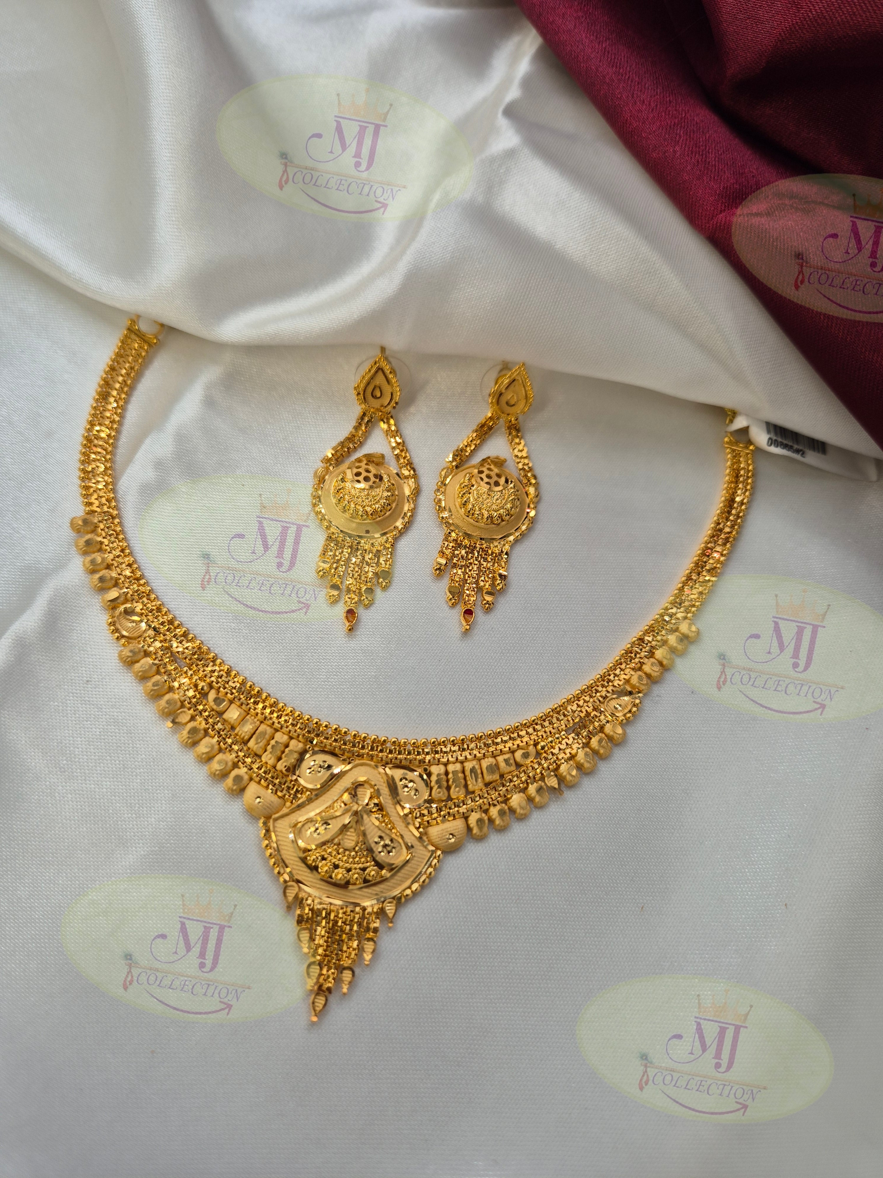 DELICATE NECKLACE