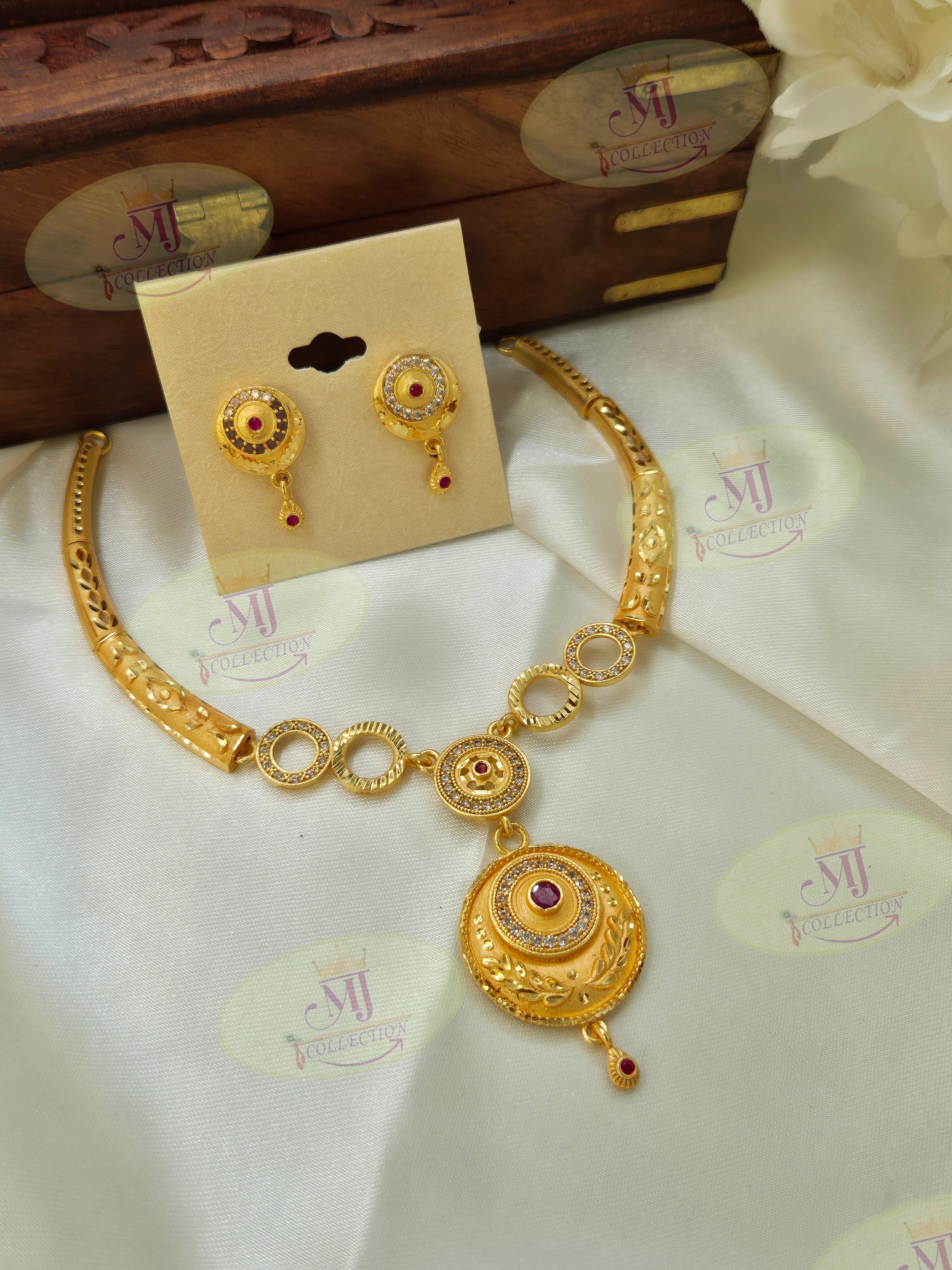 Devika Necklace 3
