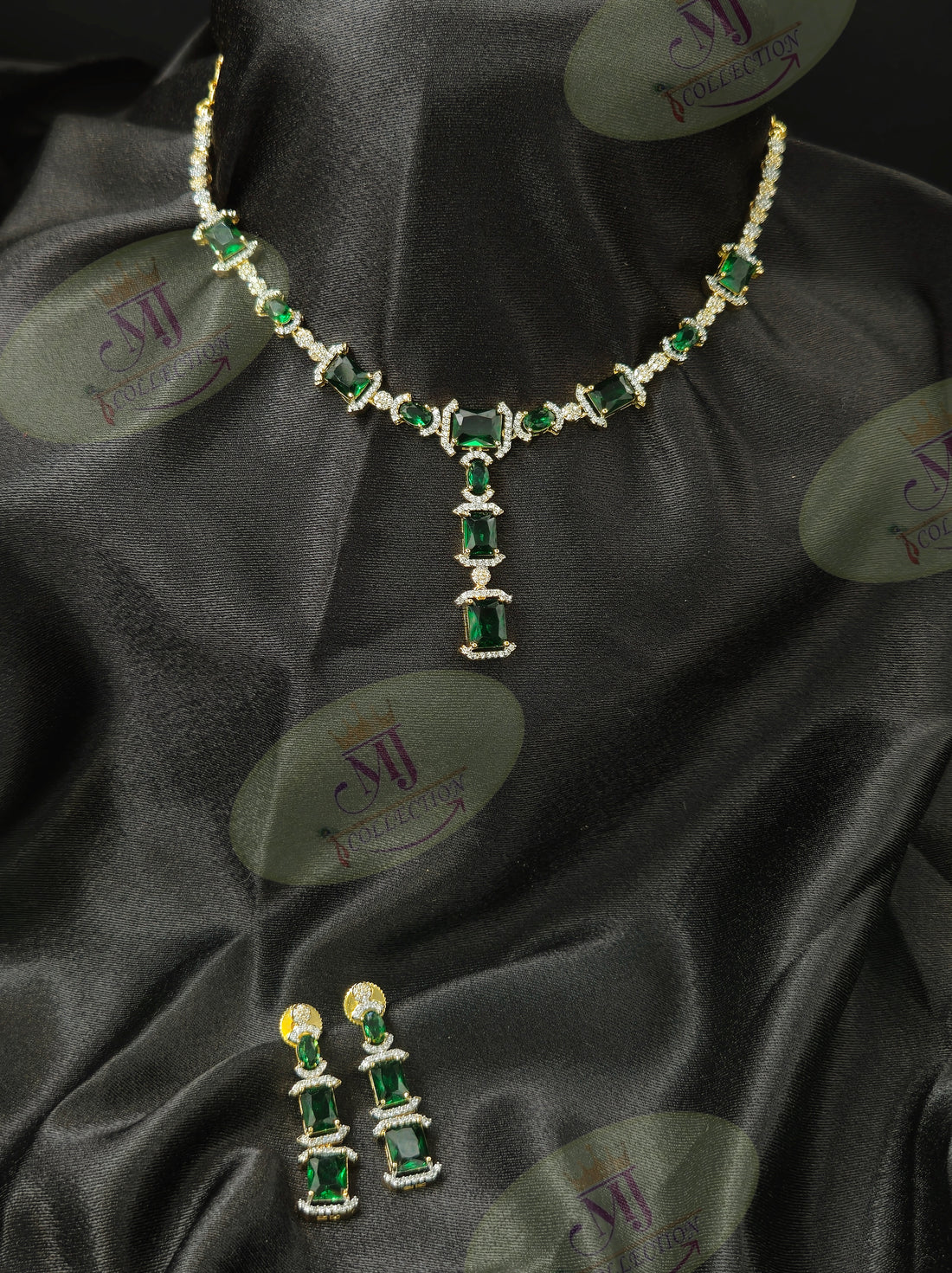 SAAVI GREEN DIAMOND NECKLACE