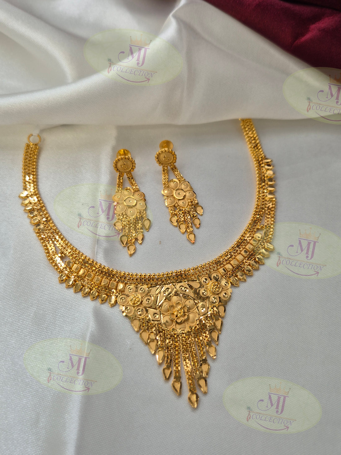 FLORA NECKLACE